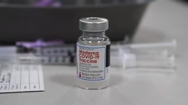 Vacina da Moderna funciona contra variantes da Covid-19, diz farmacêutica