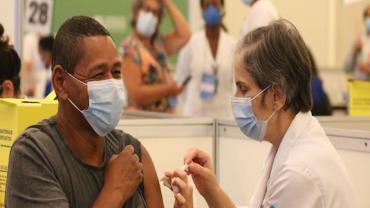 São Paulo antecipa início da vacinação para maiores de 80 anos