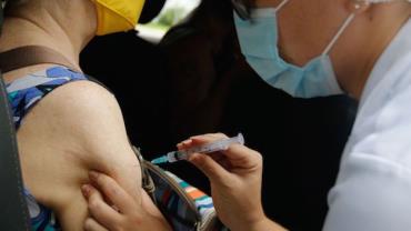 Saúde assina intenção de compra de vacinas da Pfizer e da Janssen