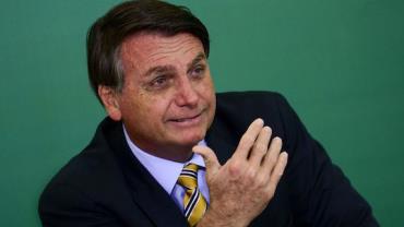 Bolsonaro: "milhões" de doses da vacina da Pfizer chegam em abril