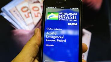 Auxílio emergencial pode ficar para abril, diz Guedes