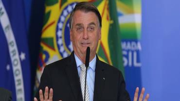 Bolsonaro assina decreto que cria Comitê de combate à pandemia