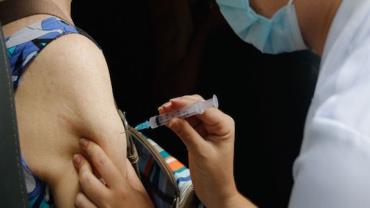 Rio divulga vacinação para profissionais de saúde com mais de 50 anos