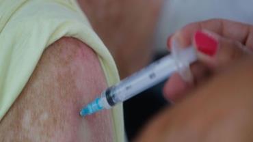 Idosos a partir de 67 anos serão vacinados em 14 de abril em SP