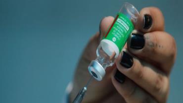 Chegada de mais doses mantém datas de vacinação no RJ, diz secretário