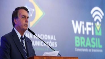 Bolsonaro defende liberdade e cogita decreto de livre circulação