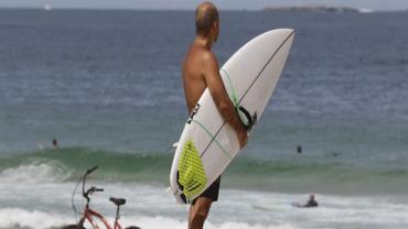 Rio autoriza permanência nas praias e acaba com toque de recolher