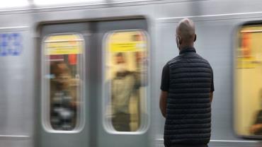 Metroviários de São Paulo aceitam proposta do TRT e suspendem greve