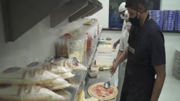Quem é que não gosta: 'Desvendando Cozinhas' mostra a operação de uma das pizzarias mais tradicionais de SP