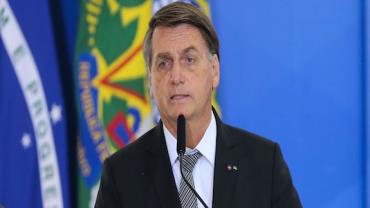 Bolsonaro pede parecer para desobrigar uso de máscara por vacinados