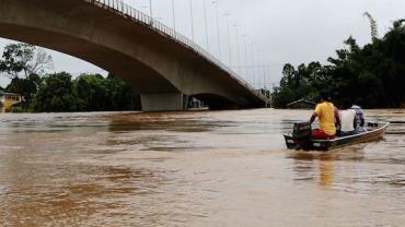 Câmara aprova crédito de R$ 450 milhões para socorrer atingidos por enchentes