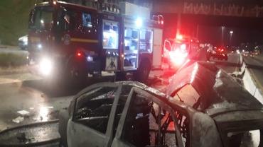 Acidente entre em carro e moto deixa duas pessoas mortas em MG