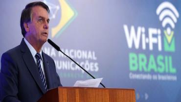 Bolsonaro visita estádio da Chapecoense e fala com empresários em SC