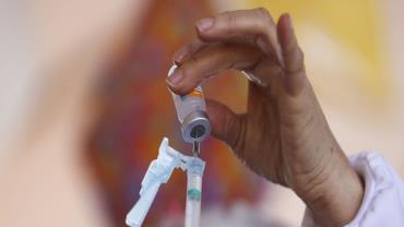 Pessoas entre 40 e 42 anos são vacinadas contra a Covid-19 em SP