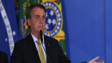 Bolsonaro passará por exames em Brasília, após se queixar de dores abdominais