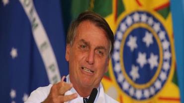 Bolsonaro acordou "bem disposto" e pode não precisar de cirurgia, diz Flávio