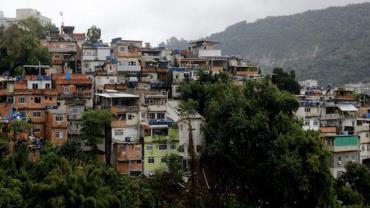 Rio fará vacinação em massa na comunidade da Maré