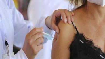 Rio Grande do Sul anuncia antecipação do cronograma de vacinação com 1ª dose