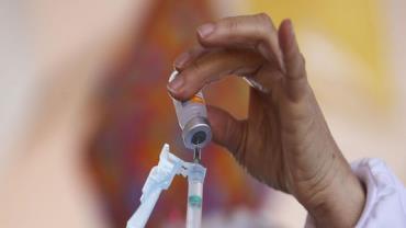 Pessoas com 32 anos podem se vacinar contra a Covid-19 em SP