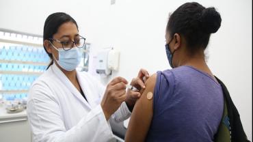Grávidas que tomaram vacina da AstraZeneca receberão a 2ª dose da Pfizer em São Paulo