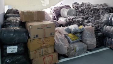 Frio em SP: polícia arrecada 2 toneladas de roupas e cobertores para pessoas carentes