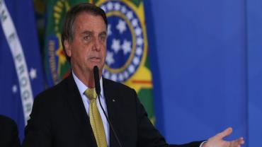 Bolsonaro afirma que vai manter o auxílio emergencial se pandemia da Covid-19 continuar