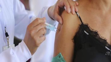 Botucatu aplica 2ª dose contra covid-19 em vacinação em massa
