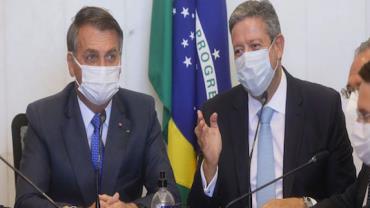 Bolsonaro entrega à Câmara projeto do novo "Auxílio Brasil"