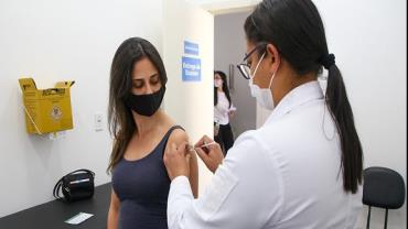 Cidade de São Paulo vacina pessoas com 24 anos ou mais contra Covid-19