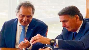 Presidente Jair Bolsonaro recebe embaixador da Argentina no Planalto