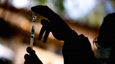 DF ampliará vacinação de jovens com 18 anos a partir de terça-feira