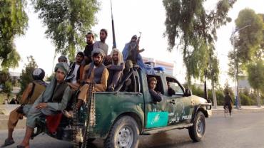 Talibã realiza desfile de vitória após saída das tropas americanas