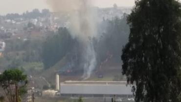 Avião de pequeno porte cai e causa incêndio em Piracicaba, SP