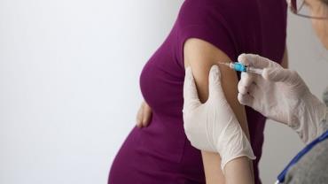 Câmara aprova retorno de gestantes vacinadas ao trabalho presencial
