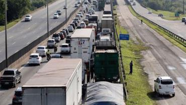 Feriado deve ter 5,5 milhões de veículos nas estradas de São Paulo