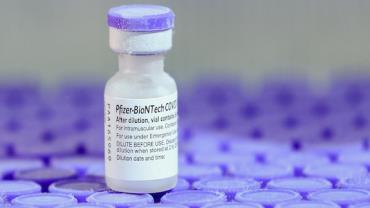 Covid-19: Dose de reforço da vacina Pfizer tem eficácia de 95,6%, aponta estudo