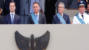 Bolsonaro participa da comemoração ao Dia do Aviador e da FAB nesta sexta