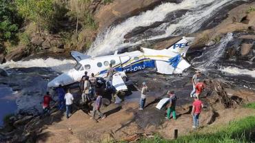 Avião de Marília Mendonça cai em Minas Gerais