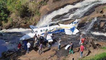 Marília Mendonça: Avião é retirado do local do acidente