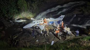 Cabo é encontrado enrolado na hélice do avião que transportava Marília Mendonça