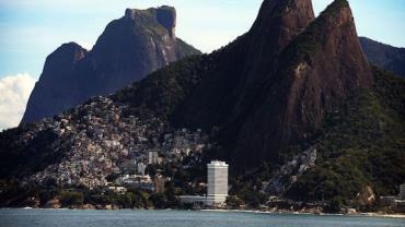Rio tem queda de 61% no número de óbitos por covid-19
