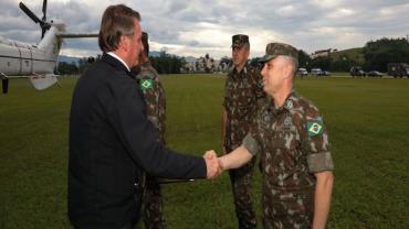Bolsonaro participa da formatura de cadetes do Exército na Aman