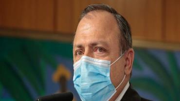 Ex-ministro Pazuello é hospitalizado após acidente de moto no Rio