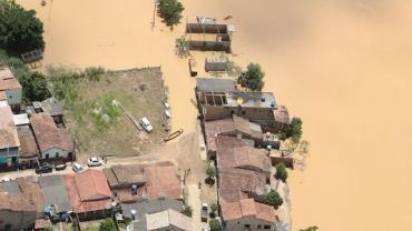 Sobe número de mortos por chuvas na Bahia