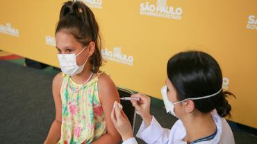 Cidade de São Paulo retoma vacinação contra Covid-19 após paralisação