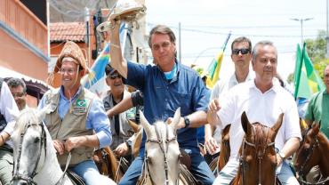 Bolsonaro participa de "jeguiata" no Rio Grande do Norte