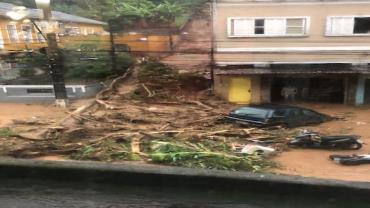 Chuva provoca mortes e deslizamentos em Petrópolis