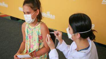 Crianças a partir de 5 anos devem apresentar comprovante de vacinação para entrar no Brasil