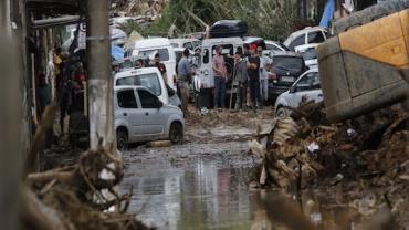 Com mais de 900 desabrigados, Petrópolis anuncia auxílio de R$ 1 mil