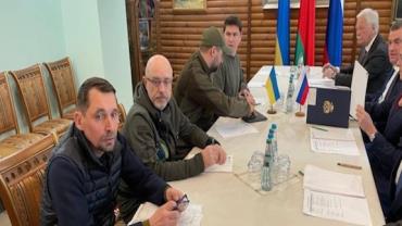Rússia e Ucrânia concordam em criar 'corredor humanitário' e marcam 3ª reunião